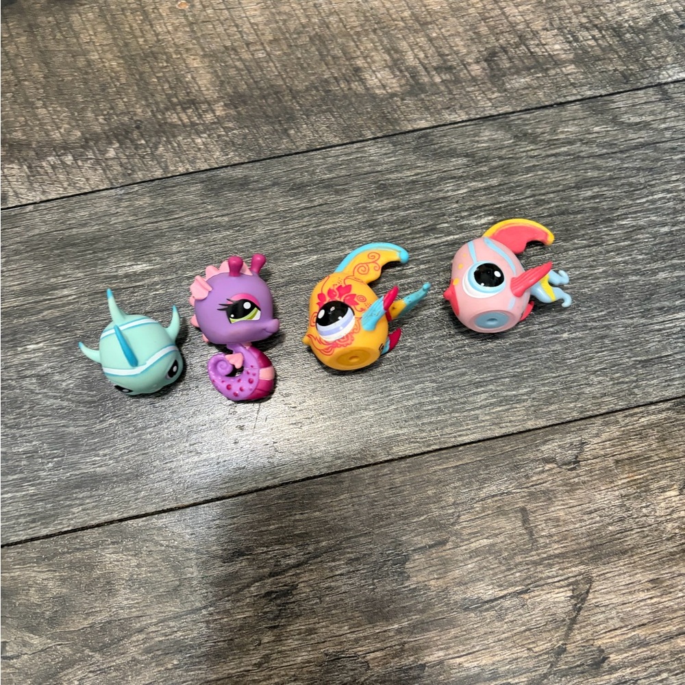 Littlest pet shops toys bundle of 4 fish sea horse LPS